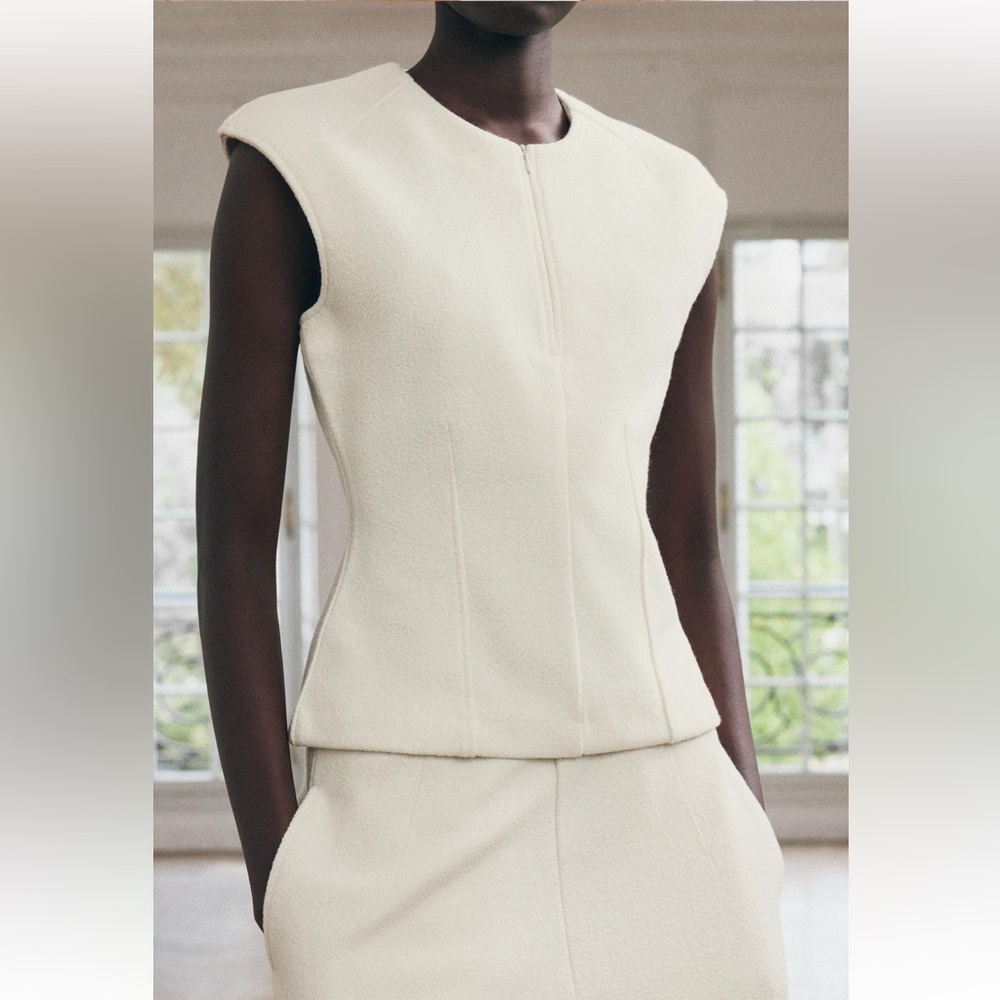 LAST CHANCE ZARA FITTED ZIPPERED TOP